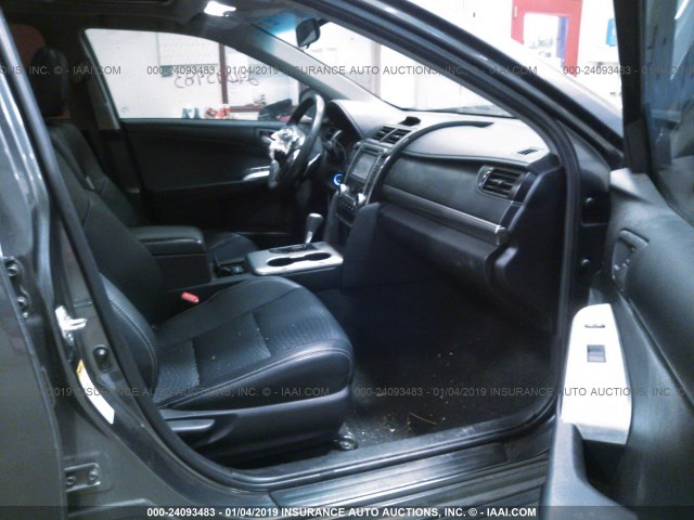 4T1BF1FK8CU127674 - 2012 TOYOTA CAMRY SE/LE/XLE 灰色 照片 5