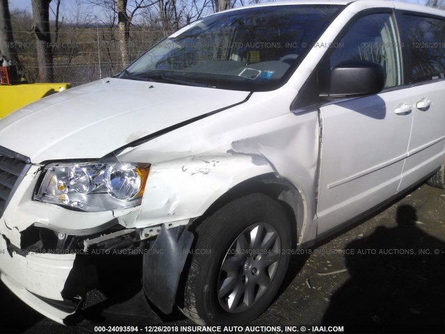 2A4RR4DEXAR103972 - 2010 CHRYSLER TOWN & COUNTRY LX YELLOW photo 6