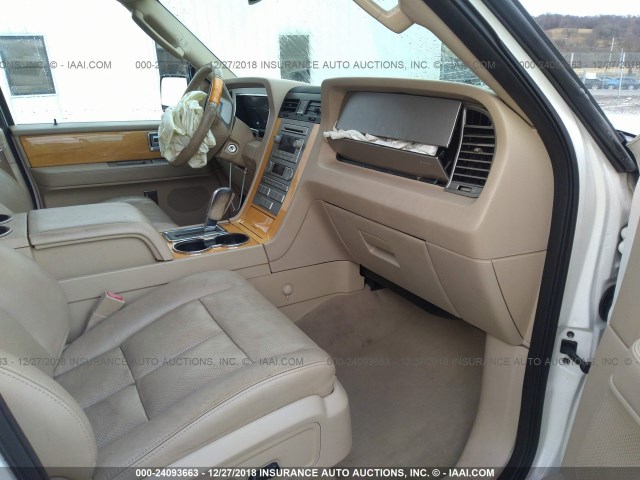 5LMFU28528LJ17866 - 2008 LINCOLN NAVIGATOR 白色 照片 5