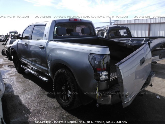 5TFEM5F10DX057626 - 2013 TOYOTA TUNDRA CREWMAX SR5 SILVER photo 3