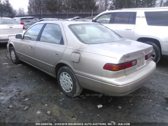 4T1BG22K2WU829325 - 1998 TOYOTA CAMRY CE/LE/XLE GOLD photo 3