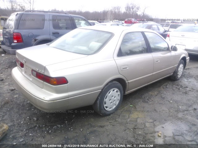 4T1BG22K2WU829325 - 1998 TOYOTA CAMRY CE/LE/XLE GOLD photo 4