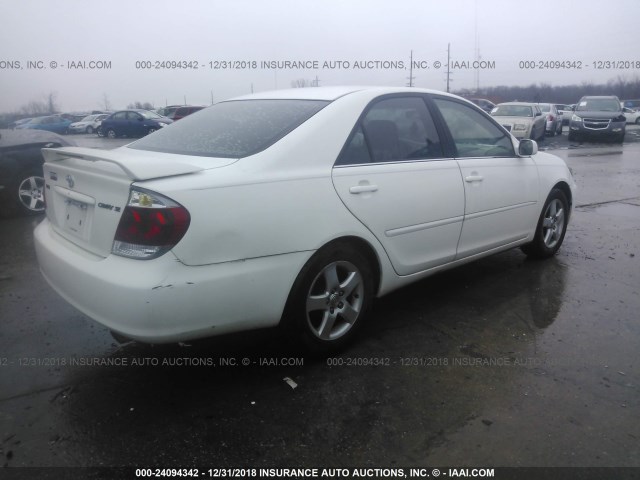 4T1BE32K55U568167 - 2005 TOYOTA CAMRY LE/XLE/SE WHITE photo 4