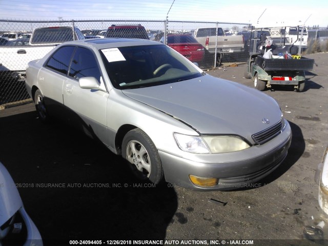 JT8BF28G8W5023945 - 1998 LEXUS ES 300 SILVER photo 1