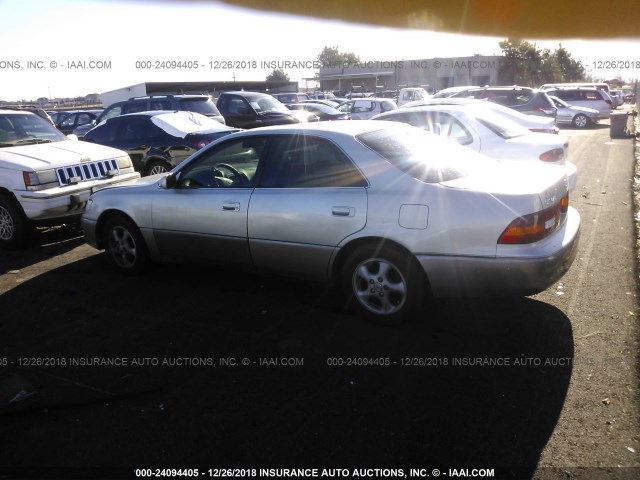 JT8BF28G8W5023945 - 1998 LEXUS ES 300 SILVER photo 3