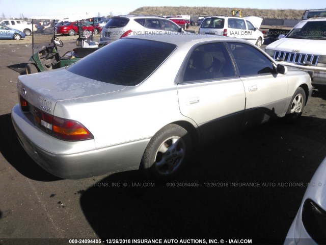 JT8BF28G8W5023945 - 1998 LEXUS ES 300 SILVER photo 4