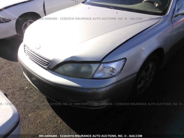 JT8BF28G8W5023945 - 1998 LEXUS ES 300 SILVER photo 6