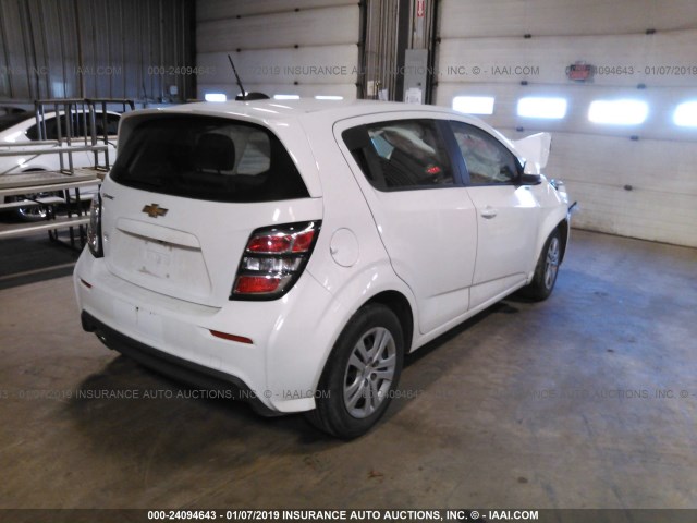 1G1JG6SG5H4153368 - 2017 CHEVROLET SONIC WHITE photo 4