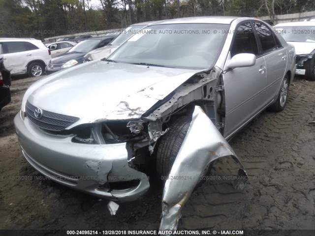 JTDBE32K630224243 - 2003 TOYOTA CAMRY LE/XLE SILVER photo 2