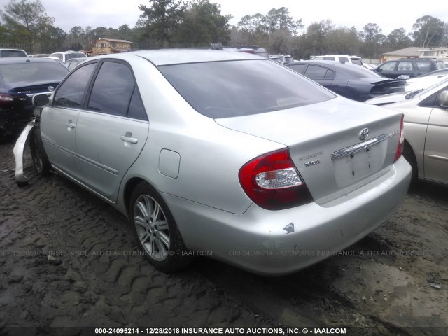 JTDBE32K630224243 - 2003 TOYOTA CAMRY LE/XLE SILVER photo 3