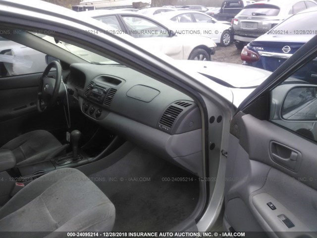 JTDBE32K630224243 - 2003 TOYOTA CAMRY LE/XLE SILVER photo 5