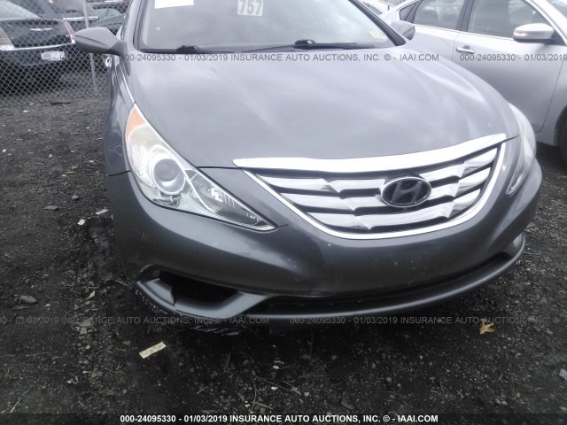 5NPEC4ABXBH315527 - 2011 HYUNDAI SONATA SE/LIMITED GRAY photo 6