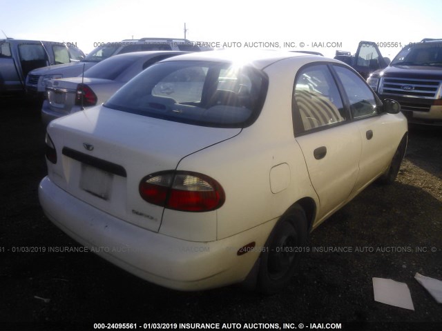 KLATA5264YB520900 - 2000 DAEWOO LANOS S WHITE photo 4