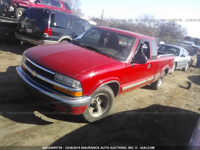 1GCCS19X0W8177557 - 1998 CHEVROLET S TRUCK S10 RED photo 2