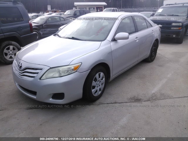 4T1BF3EK0BU683411 - 2011 TOYOTA CAMRY SE/LE/XLE SILVER photo 2