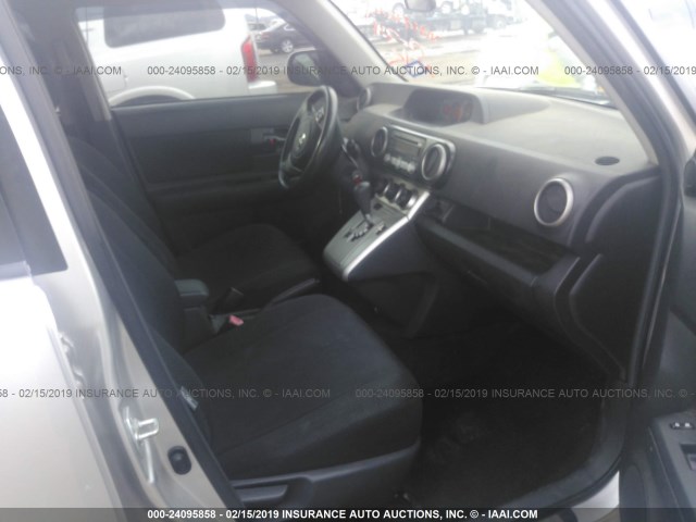 JTLKE50E881039724 - 2008 TOYOTA SCION XB SILVER photo 5