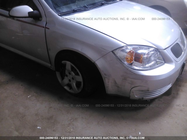 1G2AS18H497156193 - 2009 PONTIAC G5 SILVER photo 6