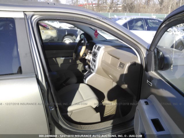 1J8FF47WX8D725225 - 2008 JEEP COMPASS SPORT BROWN photo 5