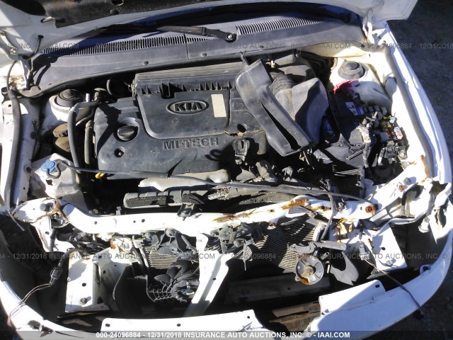 KNADC123726165403 - 2002 KIA RIO WHITE photo 10