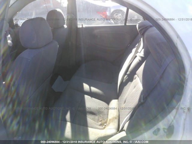 KNADC123726165403 - 2002 KIA RIO WHITE photo 8