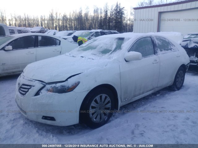 4T1BE46K27U729965 - 2007 TOYOTA CAMRY NEW GENERAT CE/LE/XLE/SE WHITE photo 2