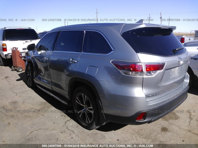 5TDKKRFH1GS151814 - 2016 TOYOTA HIGHLANDER XLE ვერცხლისფერი ფოტო 3