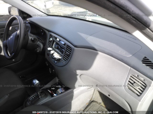 KNADE123176185891 - 2007 KIA RIO LX/SX SILVER photo 5