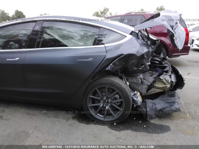 5YJ3E1EA0JF026770 - 2018 TESLA MODEL 3 GRAY photo 6