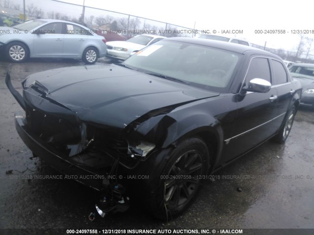 2C3JA63H05H594814 - 2005 CHRYSLER 300C BLACK photo 2