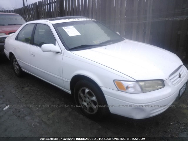JT2BG22K4X0294701 - 1999 TOYOTA CAMRY LE/XLE 白色 照片 1