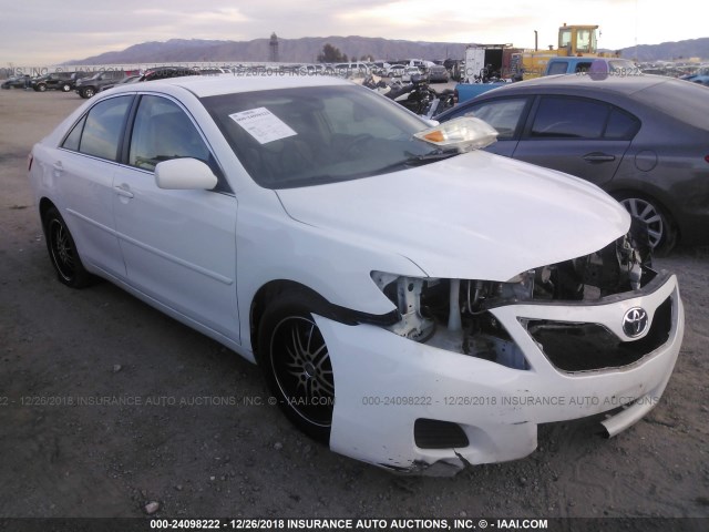 4T4BF3EK4BR127592 - 2011 TOYOTA CAMRY SE/LE/XLE 白色 照片 1
