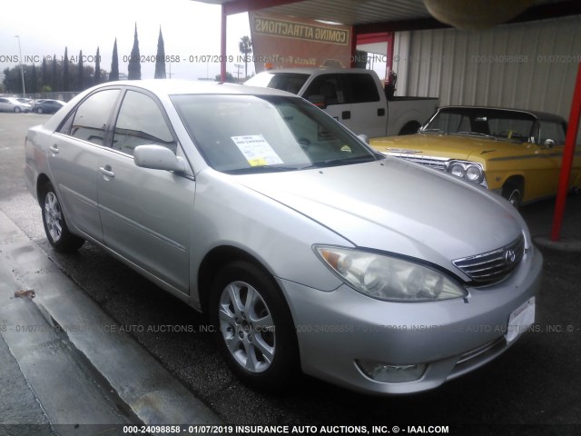 4T1BF32K65U095604 - 2005 TOYOTA CAMRY LE/XLE/SE SILVER photo 1