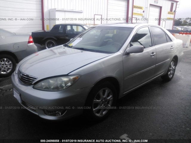 4T1BF32K65U095604 - 2005 TOYOTA CAMRY LE/XLE/SE SILVER photo 2