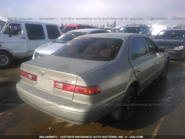 JT2BG22K9W0242768 - 1998 TOYOTA CAMRY CE/LE/XLE SILVER photo 4