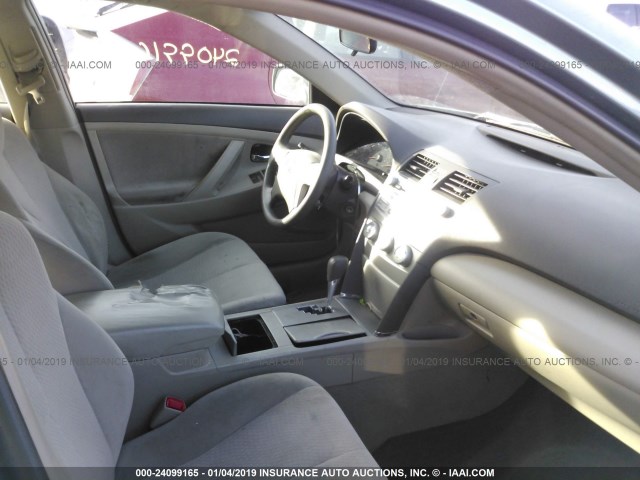 4T4BF3EK5BR137936 - 2011 TOYOTA CAMRY SE/LE/XLE 绿色 照片 5