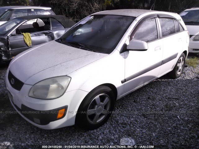 KNADE163X66170542 - 2006 KIA RIO 5 WHITE photo 2