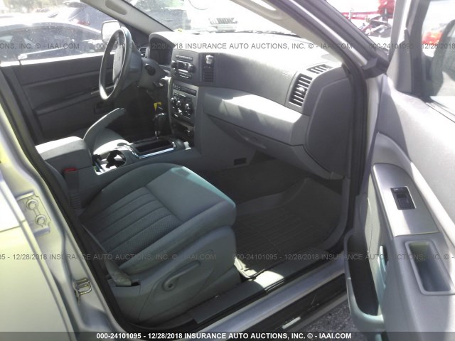 1J4GS48K95C720435 - 2005 JEEP GRAND CHEROKEE LAREDO/COLUMBIA/FREEDOM 银色 照片 5