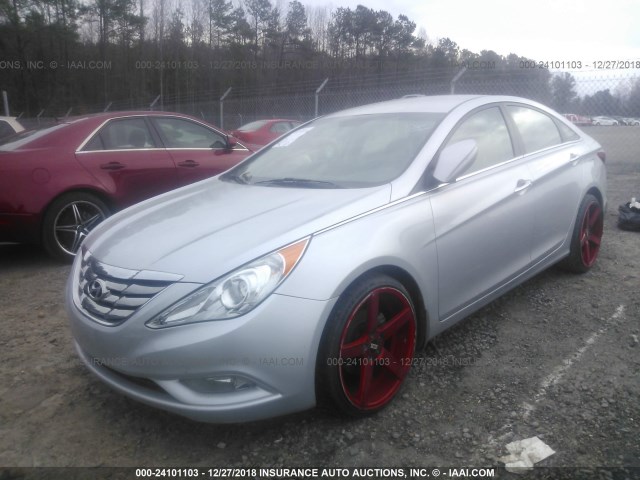 5NPEC4AC4DH659530 - 2013 HYUNDAI SONATA SE/LIMITED SILVER photo 2