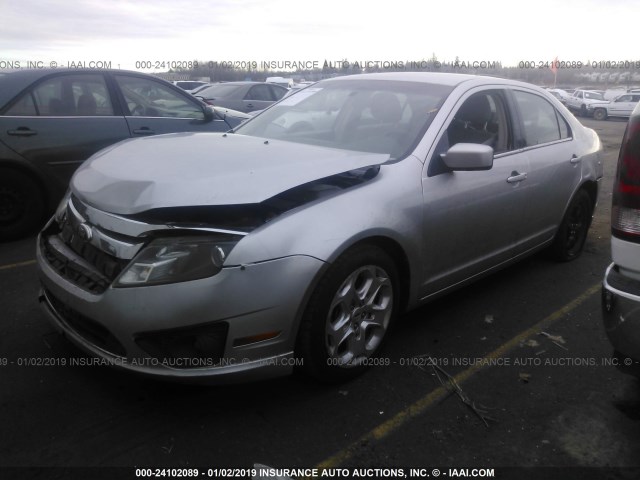 3FAHP0HA1BR323851 - 2011 FORD FUSION SE SILVER photo 2