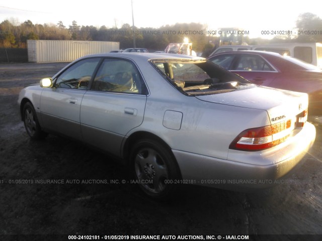 JT8BF28GX10308331 - 2001 LEXUS ES 300 SILVER photo 3