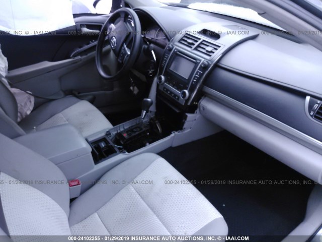4T1BF1FK0DU217998 - 2013 TOYOTA CAMRY L/SE/LE/XLE 灰色 照片 5