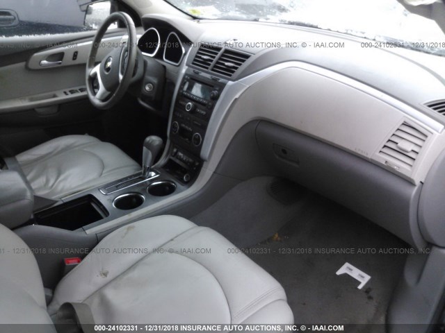 1GNLVGED5AS140013 - 2010 CHEVROLET TRAVERSE LT PURPLE photo 5