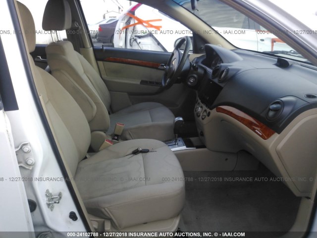 KL1TD66E99B610365 - 2009 CHEVROLET AVEO LS/LT თეთრი ფოტო 5