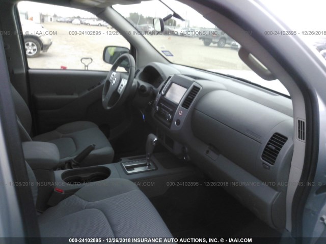 1N6AD0ER7KN712153 - 2019 NISSAN FRONTIER SILVER photo 5