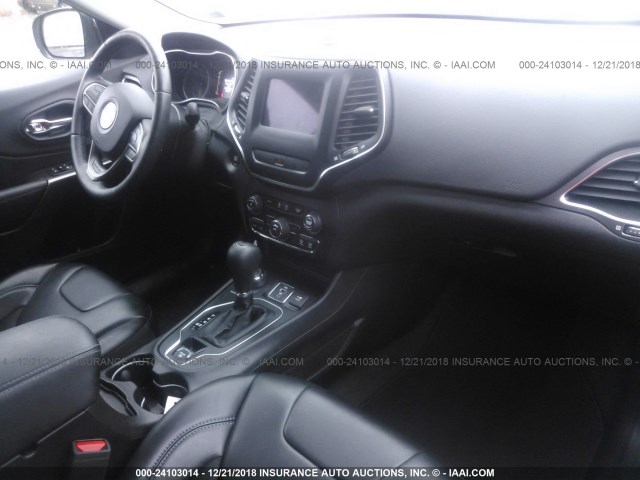 1C4PJMLB2KD181422 - 2019 JEEP CHEROKEE WHITE photo 5