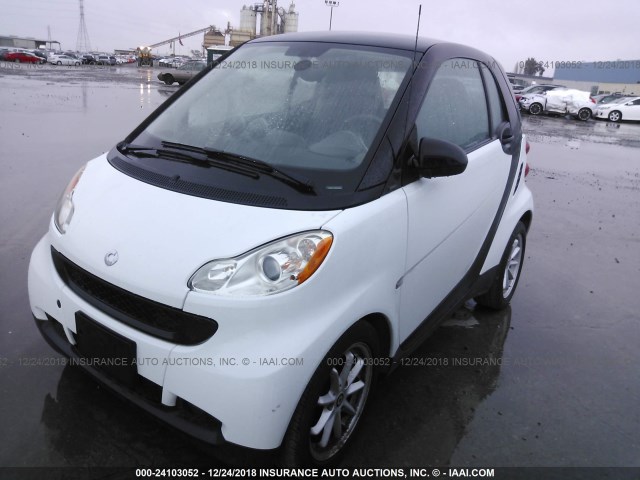 WMEEJ31X39K228495 - 2009 SMART FORTWO PURE/PASSION WHITE photo 2