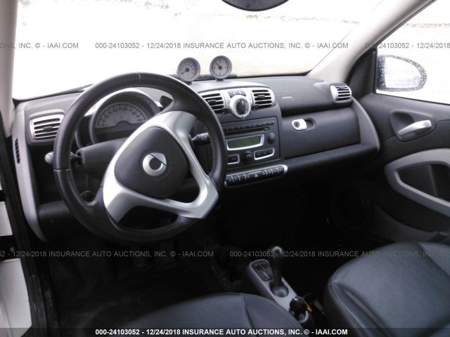 WMEEJ31X39K228495 - 2009 SMART FORTWO PURE/PASSION WHITE photo 5