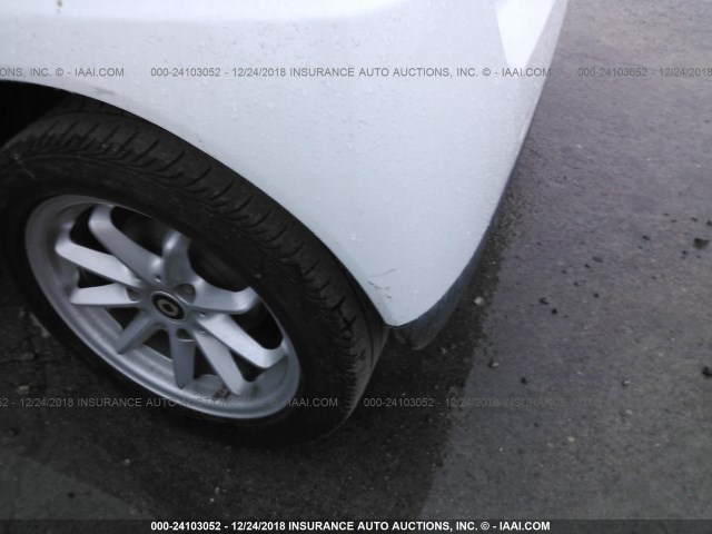 WMEEJ31X39K228495 - 2009 SMART FORTWO PURE/PASSION WHITE photo 6