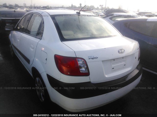 KNADE223196533133 - 2009 KIA RIO LX/SX WHITE photo 3