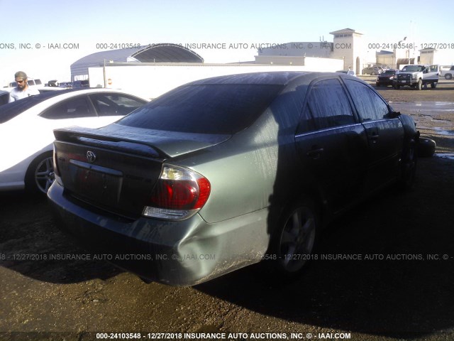 JTDBA30K950025186 - 2005 TOYOTA CAMRY SE GRAY photo 4